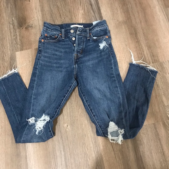 Levi’s - Picture 2 of 4